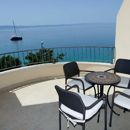 Apartments Nevenka I Josko Tucepi Exterior photo